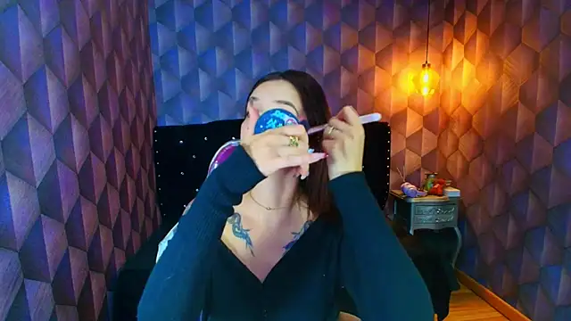 LiaHarryis online show from April 11, 2026, 6:00 pm