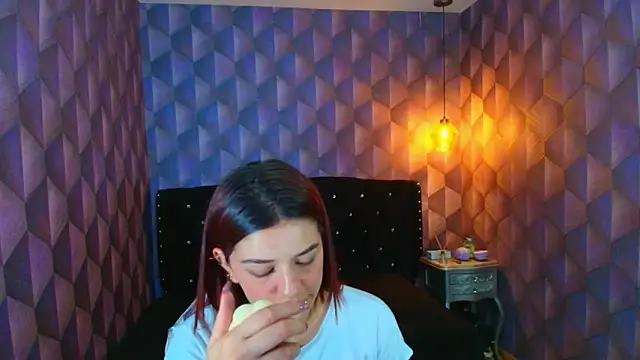 LiaHarryis online show from November 18, 2025, 6:44 pm