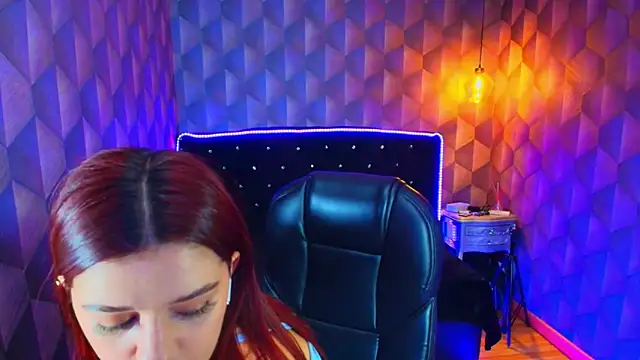 LiaHarryis online show from September 11, 2025, 6:19 pm