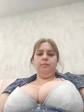 Lady nice cat online show from October 18, 2025, 4:31 pm