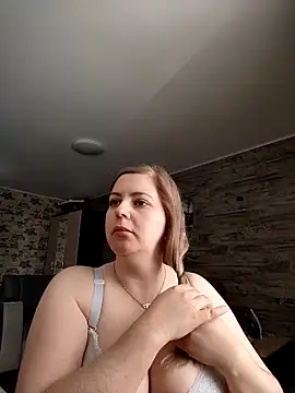 Lady nice cat online show from April 18, 2026, 3:09 am