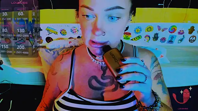 EllieOz online show from December 4, 2025, 4:39 pm