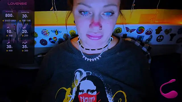 EllieOz online show from March 19, 2025, 5:39 pm