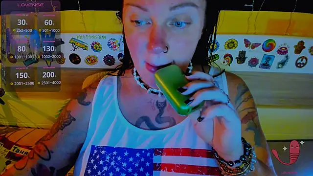 EllieOz online show from October 30, 2025, 4:48 pm