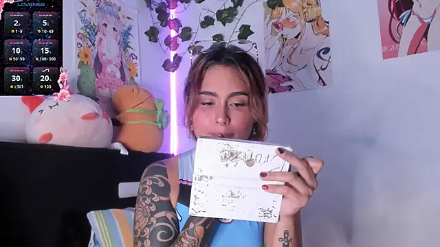 Violette-Ramirez01 online show from January 9, 2025, 8:22 pm