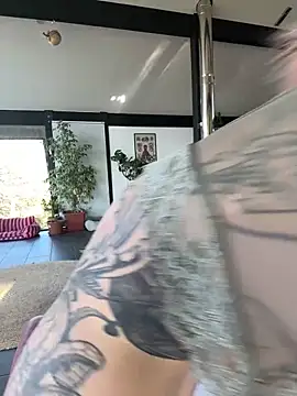 Stella-Kink online show from November 6, 2025, 8:40 am