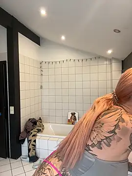 Stella-Kink online show from November 4, 2025, 2:10 pm