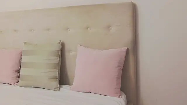 CassieHilton online show from October 31, 2025, 7:43 pm