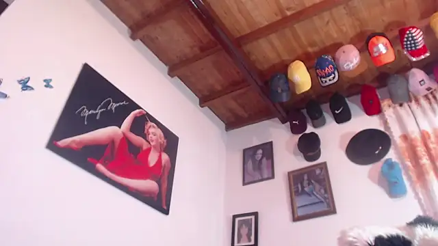 seleneh online show from March 8, 2025, 8:03 pm