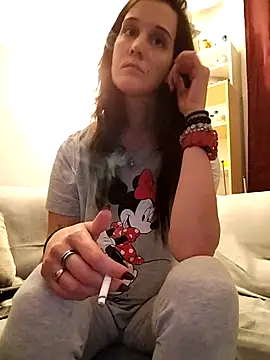 LauraBaby online show from November 13, 2025, 9:40 pm