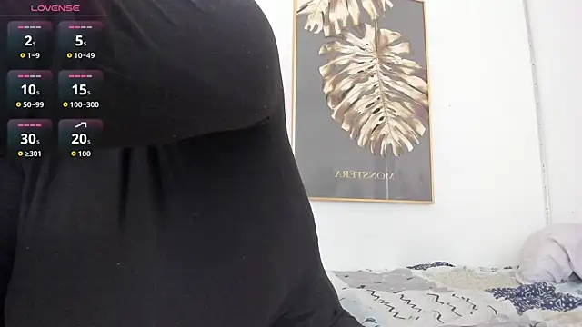 Amina hafsa online show from April 13, 2026, 7:51 pm