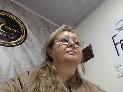 Mia Davies2 online show from December 12, 2024, 10:09 pm