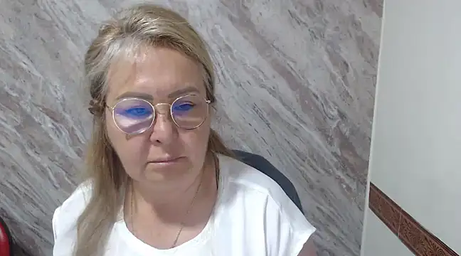 Mia Davies2 online show from February 1, 2025, 9:40 pm