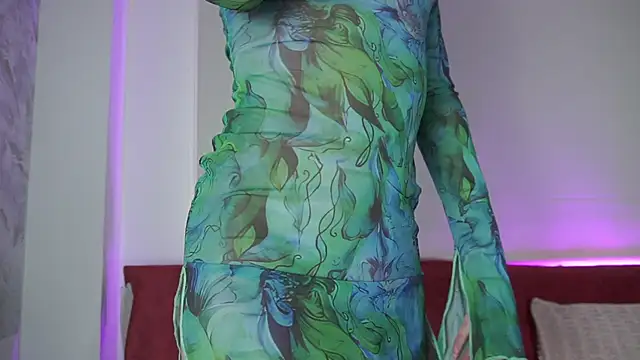 roselinedior online show from September 30, 2025, 2:01 pm