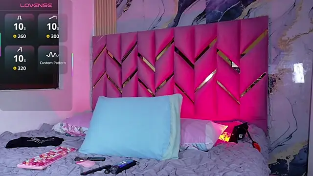 daddyissuesss  online show from November 13, 2025, 7:40 pm