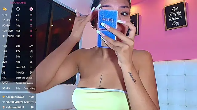 Snapshot of daddyissuesss_ chatting on February 21, 2025, 7:32 pm daddyissuesss online show from February 21, 2025, 7:32 pm
