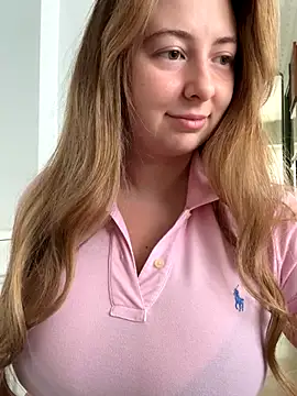 curvyflawless online show from October 27, 2025, 7:42 am