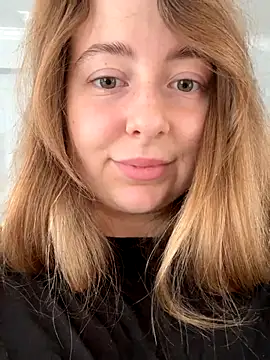 curvyflawless online show from October 15, 2025, 7:38 am