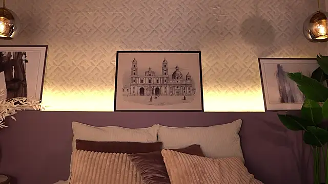 ElleDiane online show from March 18, 2025, 3:45 am