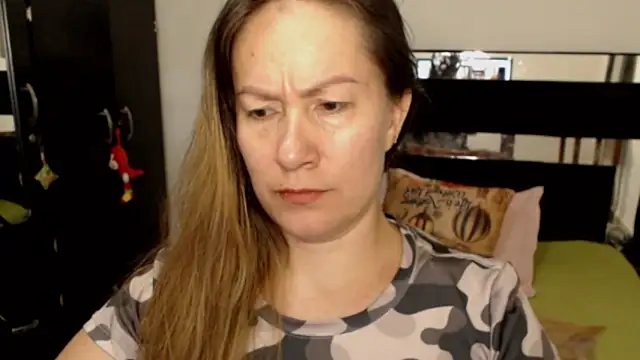 Snapshot of CATRINA-83 chatting on February 4, 2026, 4:35 pm CATRINA-83 online show from February 4, 2026, 4:35 pm