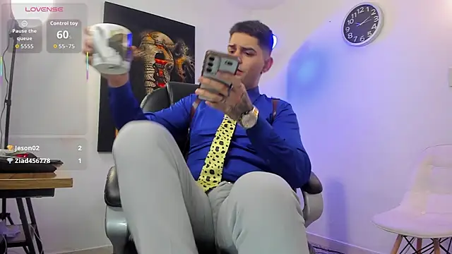 Snapshot of Nicolas_Fellener chatting on October 18, 2025, 3:19 am Nicolas Fellener online show from October 18, 2025, 3:19 am