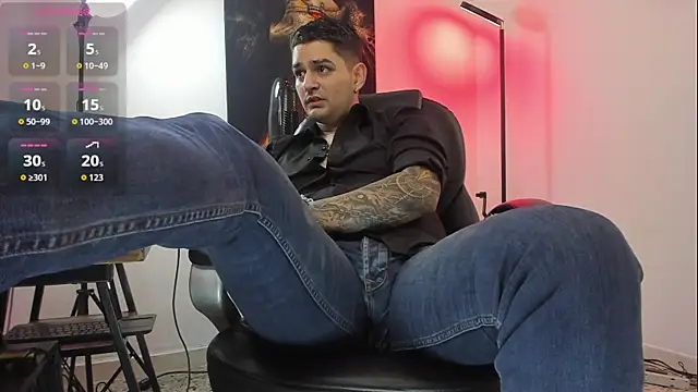 Snapshot of Nicolas_Fellener chatting on November 11, 2025, 4:40 am Nicolas Fellener online show from November 11, 2025, 4:40 am