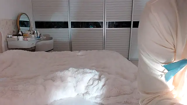 Snapshot of -Lucky_Girl chatting on March 7, 2025, 12:12 pm -Lucky Girl online show from March 7, 2025, 12:12 pm