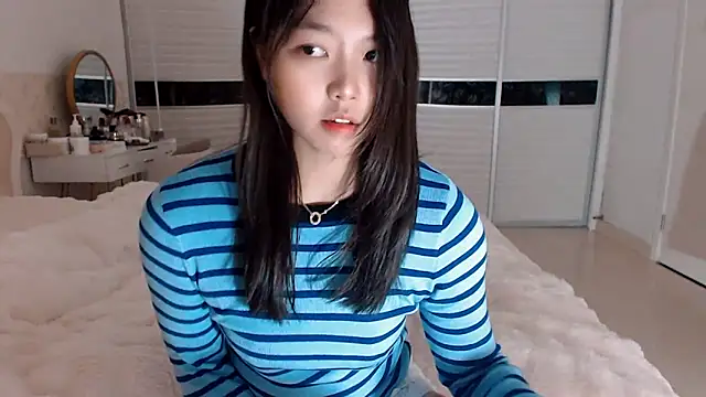 Snapshot of -Lucky_Girl chatting on March 12, 2025, 11:43 am -Lucky Girl online show from March 12, 2025, 11:43 am