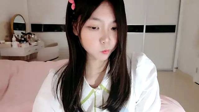 Snapshot of -Lucky_Girl chatting on March 14, 2025, 12:40 pm -Lucky Girl online show from March 14, 2025, 12:40 pm