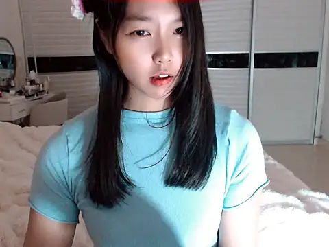 Snapshot of -Lucky_Girl chatting on March 2, 2025, 4:07 am -Lucky Girl online show from March 2, 2025, 4:07 am