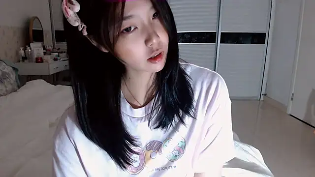 Snapshot of -Lucky_Girl chatting on October 16, 2025, 2:03 pm -Lucky Girl online show from October 16, 2025, 2:03 pm