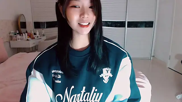 Snapshot of -Lucky_Girl chatting on October 27, 2025, 2:34 am -Lucky Girl online show from October 27, 2025, 2:34 am