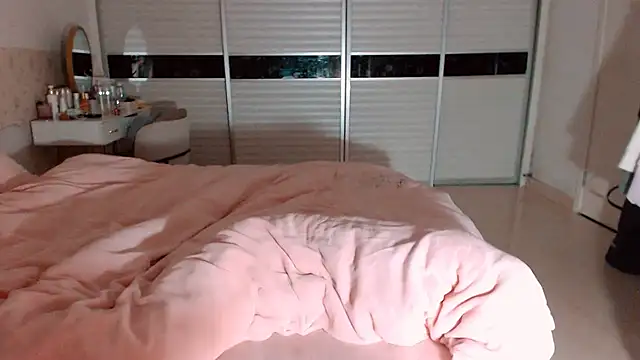 -Lucky Girl online show from February 25, 2026, 1:33 pm