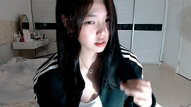 Snapshot of -Lucky_Girl chatting on October 9, 2025, 1:33 pm -Lucky Girl online show from October 9, 2025, 1:33 pm