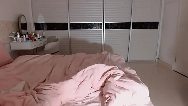 Snapshot of -Lucky_Girl chatting on October 26, 2025, 2:28 pm -Lucky Girl online show from October 26, 2025, 2:28 pm