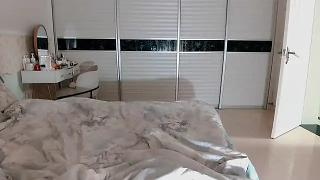 Snapshot of -Lucky_Girl chatting on October 10, 2025, 1:34 pm -Lucky Girl online show from October 10, 2025, 1:34 pm