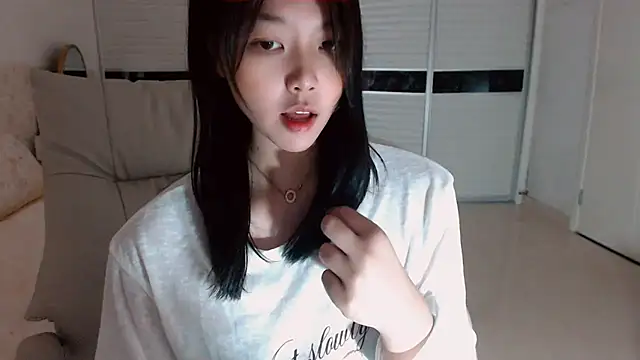 Snapshot of -Lucky_Girl chatting on September 17, 2025, 11:45 am -Lucky Girl online show from September 17, 2025, 11:45 am