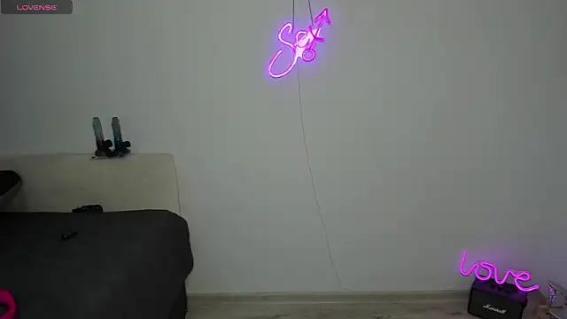 Snapshot of Bitch_Coin chatting on October 17, 2025, 12:51 pm Bitch Coin online show from October 17, 2025, 12:51 pm