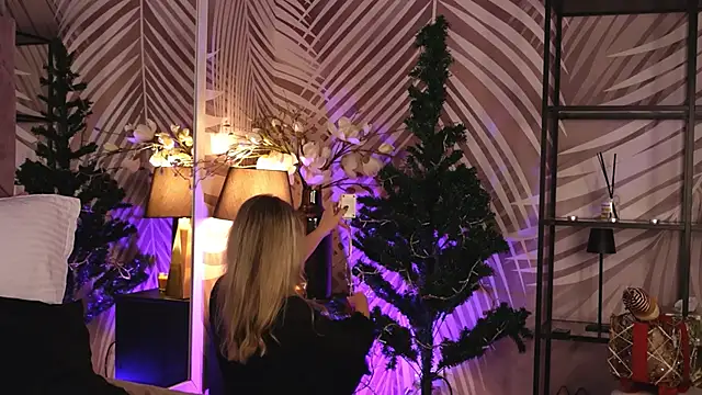 Snapshot of KatyaBelle chatting on December 4, 2025, 8:52 pm KatyaBelle online show from December 4, 2025, 8:52 pm