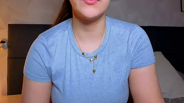 Sweetninaaa online show from May 17, 2026, 11:21 am