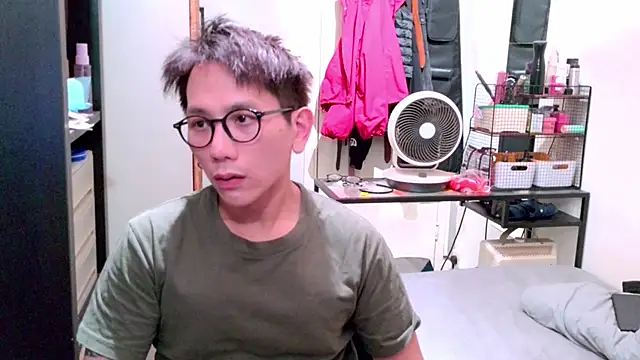 Snapshot of UndreamtM chatting on February 25, 2026, 4:29 pm UndreamtM online show from February 25, 2026, 4:29 pm