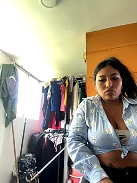 emmyjhonson07 online show from December 1, 2025, 4:19 pm