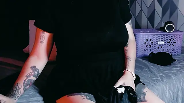 shybutdirtygirrll online show from October 9, 2025, 7:25 pm