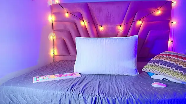 shybutdirtygirrll online show from February 15, 2025, 1:27 pm