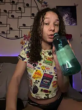 Snapshot of _Neeka_ chatting on January 2, 2025, 11:31 am  Neeka  online show from January 2, 2025, 11:31 am