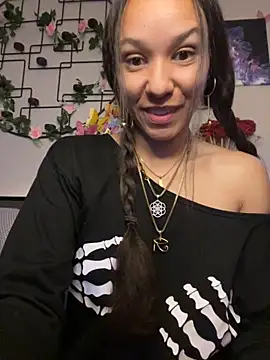 Snapshot of _Neeka_ chatting on October 23, 2025, 3:27 am  Neeka  online show from October 23, 2025, 3:27 am