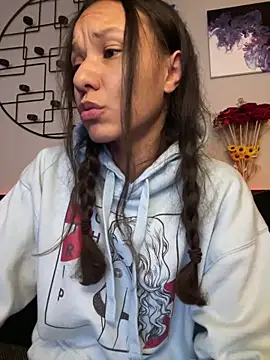 Snapshot of _Neeka_ chatting on December 4, 2024, 4:04 am  Neeka  online show from December 4, 2024, 4:04 am