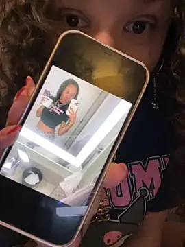 Snapshot of _Neeka_ chatting on October 14, 2025, 3:18 am  Neeka  online show from October 14, 2025, 3:18 am