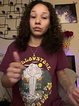 Snapshot of _Neeka_ chatting on January 26, 2025, 12:54 pm  Neeka  online show from January 26, 2025, 12:54 pm