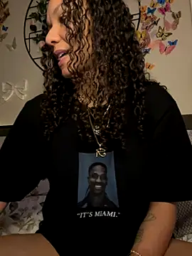 Snapshot of _Neeka_ chatting on October 17, 2025, 2:59 am  Neeka  online show from October 17, 2025, 2:59 am